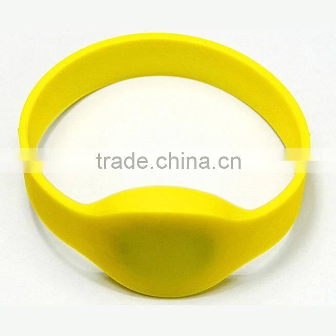 Programmable silicone RFID Wristband for swimming pool, proximity smart RFID wristband key fob price