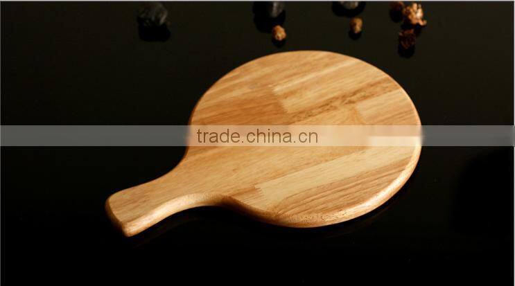 Low moq high quality wooden round pizza board with handle