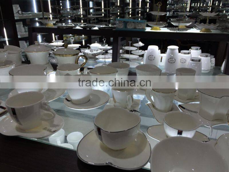 Ceramic teapot and a cup in one , chaozhou porcelain teapot sets with 6 PCS cups