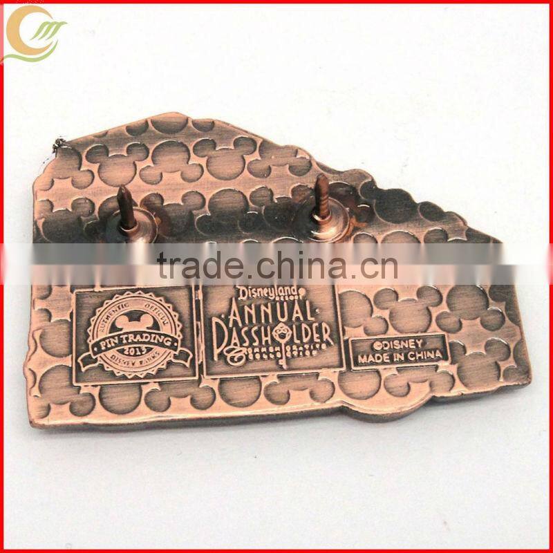 Zinc alloy antique bronze plating 3D custom uae badge with pin
