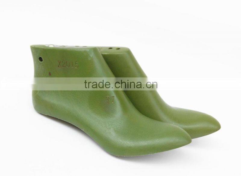 Female models high-heeled boot shoes last with pointed toe