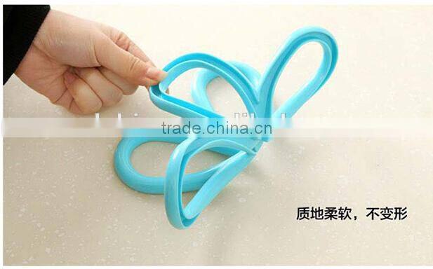 wholesale high quality plum-shaped anti-slip mat hot pot table PVC insulated soft pvc coaster