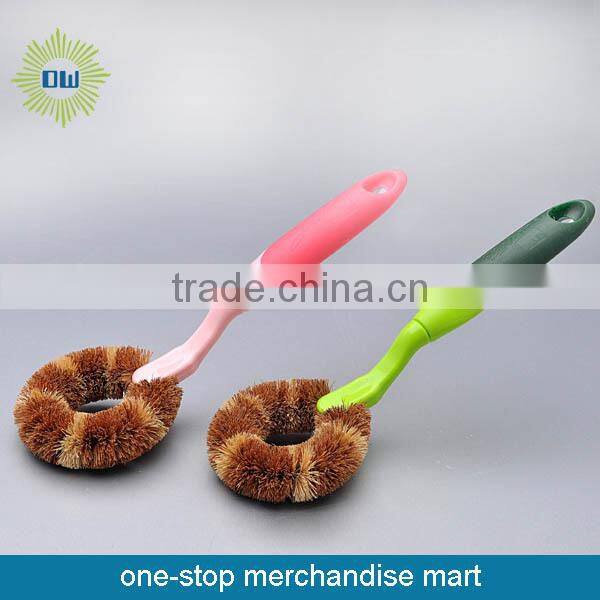 Plastic handle pot brush