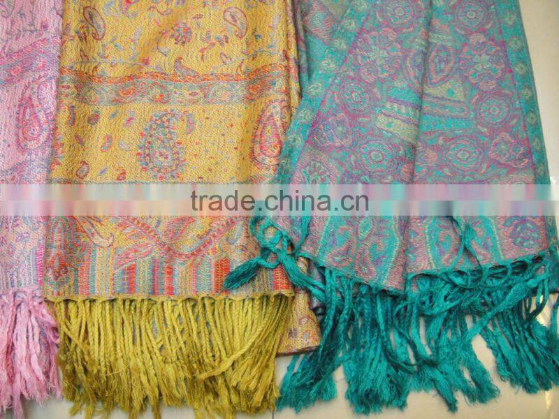 2017 The hot latest factory wholesale 100%rayon jacquard paisley floral shawl