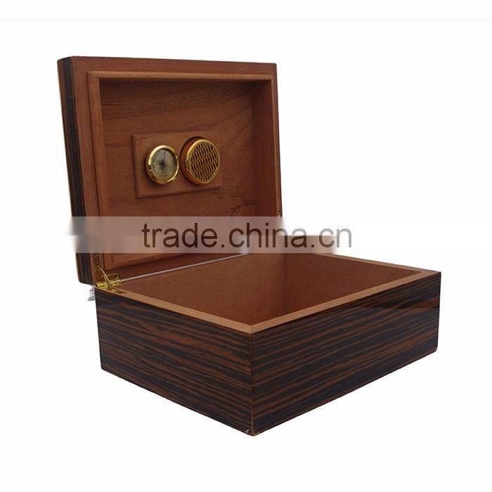 Wooden wind up music box