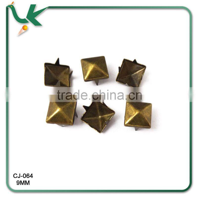 Different Colours Pyramid Metal Nailhead stud