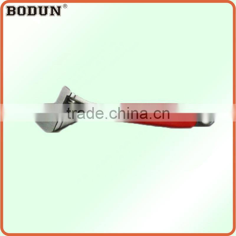 D2002 A red plastic handle adjustable wrench/spanner