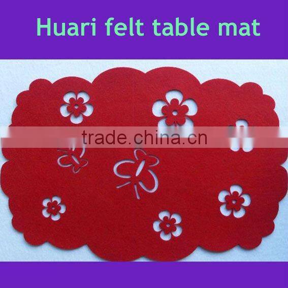 HUARI red felt placemats