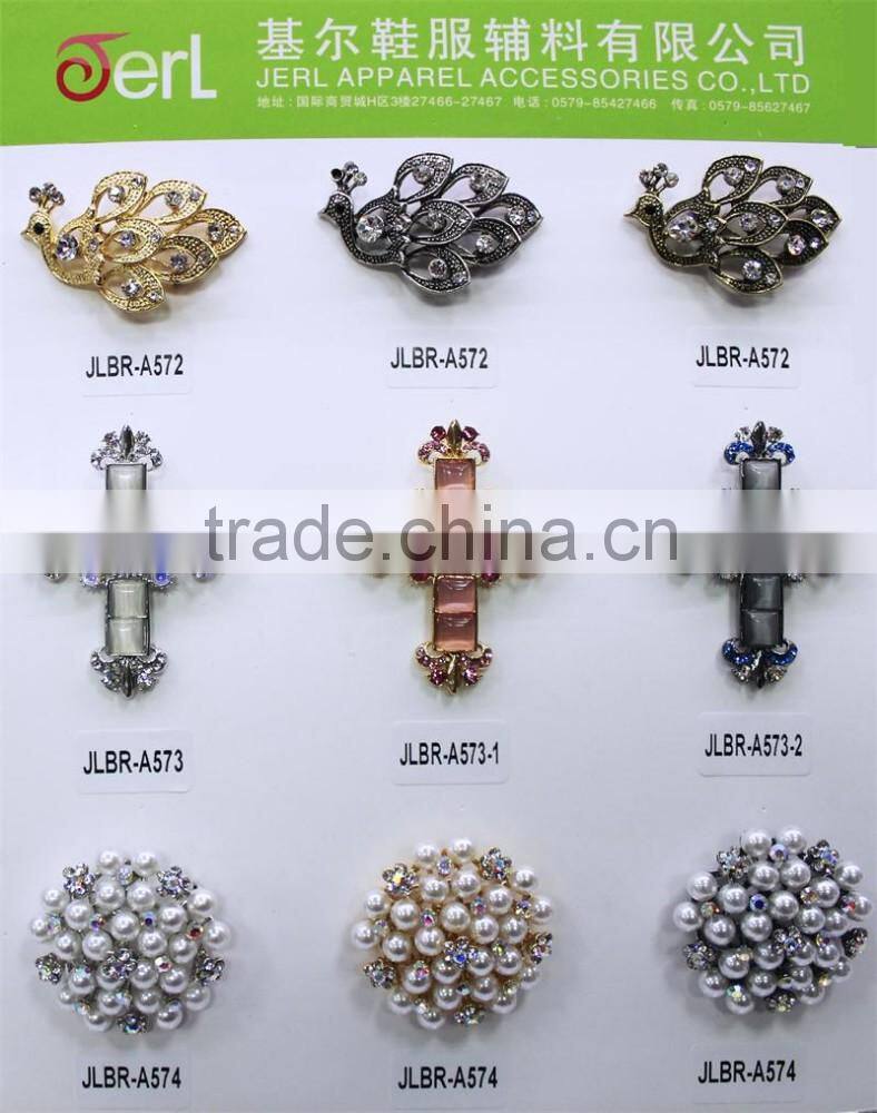 Newest design grape shape rhinestone brooch for silk invitation boxes