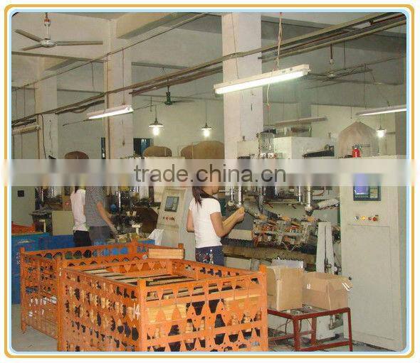 6-1/2" wooden handle ceiling brush