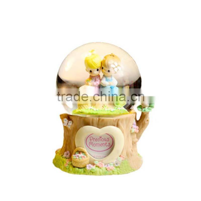 wedding party use & gifts custom made polyresin wedding snow globe