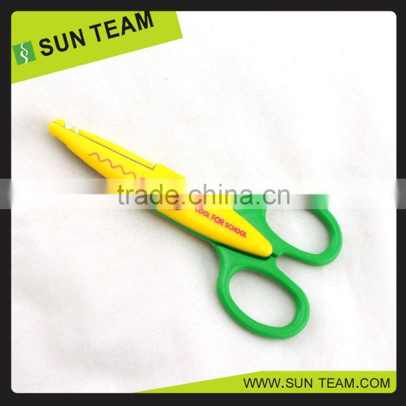 CS004A LFGB Certificate New plastic handle paper scissors 5-1/4"