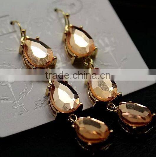 Fashion of water droplets in the shape of a pendant earrings.champagne