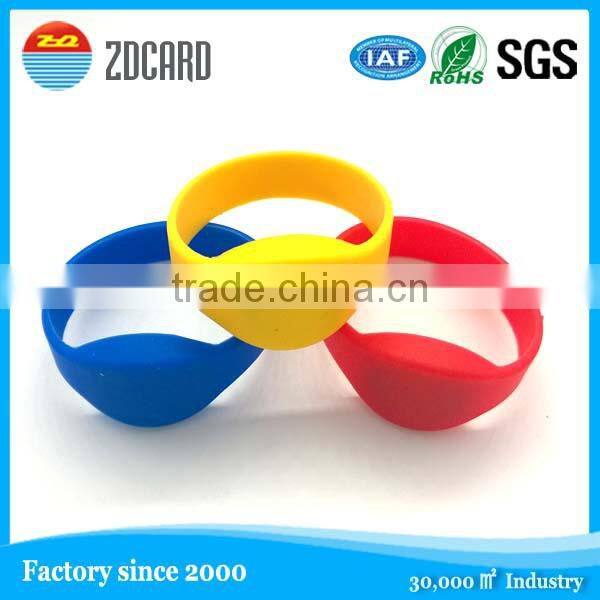 Beautiful printing standard size waterproof proximity wristband tag
