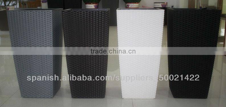 2015 alibaba christma ornament self watering plastic flower pot