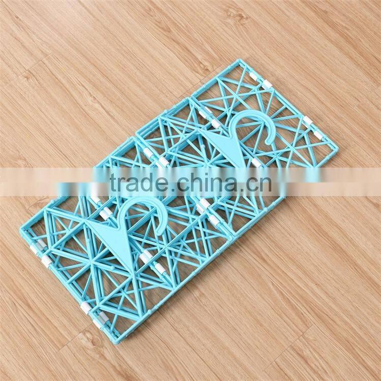 DIY Plastic Hanging Storage Organizer