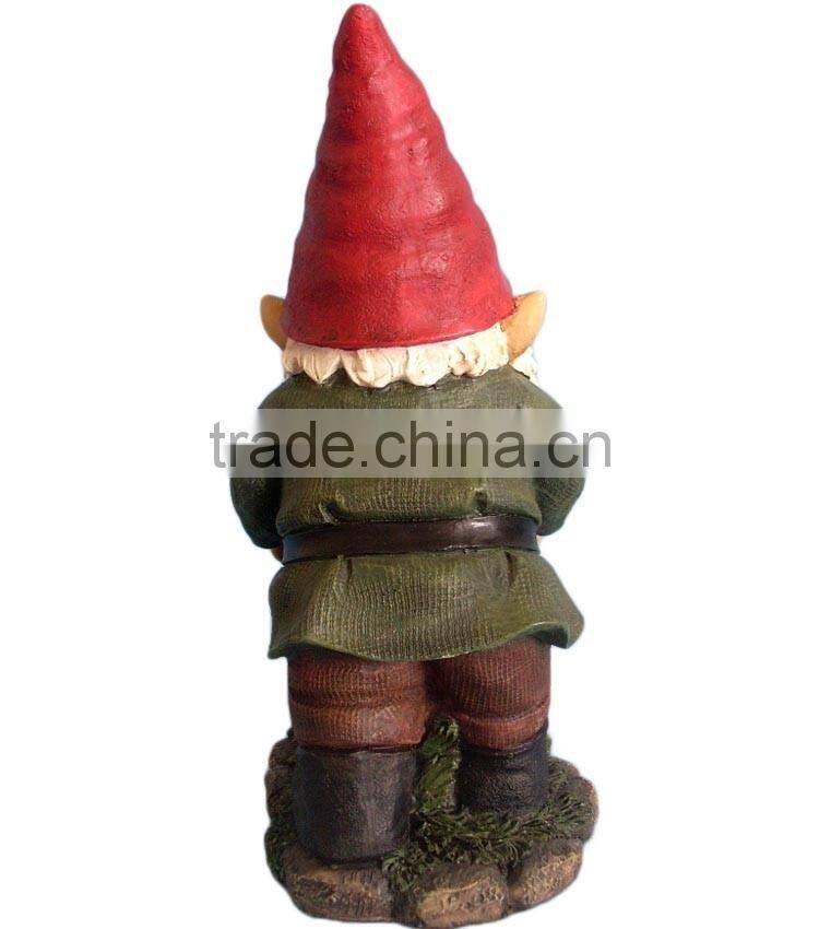 Popular cute fiberglass resin gnome life size garden statues with squirrel
