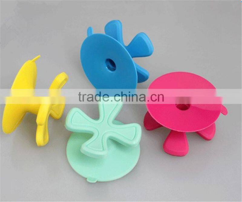 2015 New Customized Four Leaf Clove SiIliocne Sucktion Hooks Silicone Phone Holder