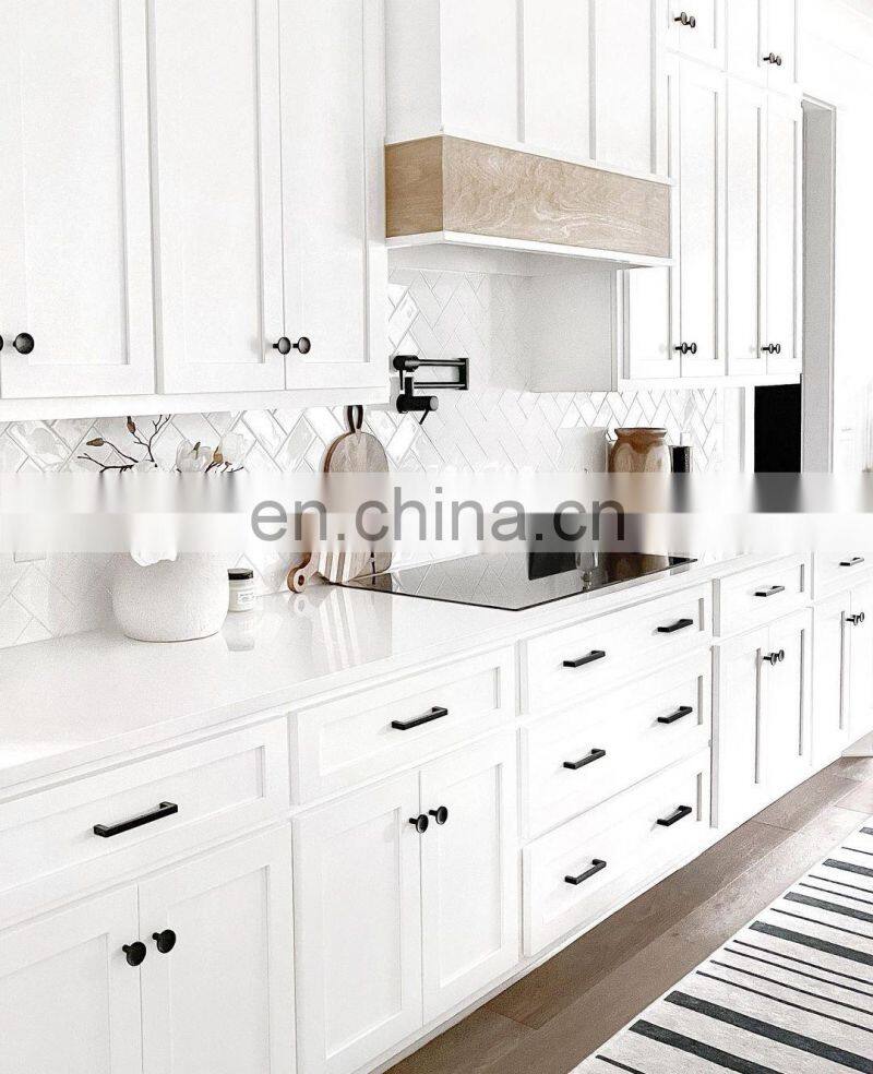 Superior Quality Solid Wood Modern Design Kitchen cabinet with cabinet handle