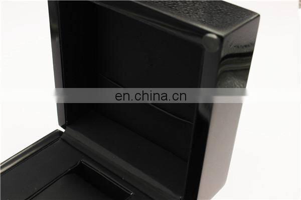 Custom Personalized Luxury High Gloss Black Lacquered Wooden Single Watch Box Packaging Wholesale