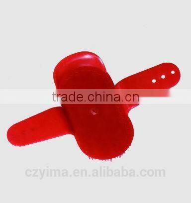 12 pcs plastic horse dandy brush in display box /assorted color