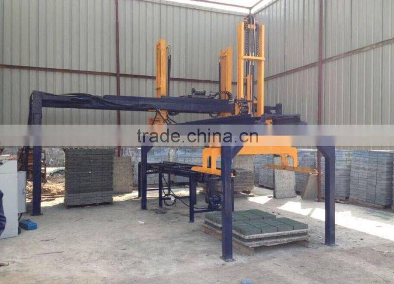 Automatic separated concrete block palletizing machine