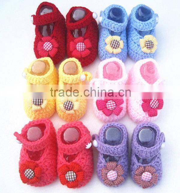 popular new design cheap crochet baby booties
