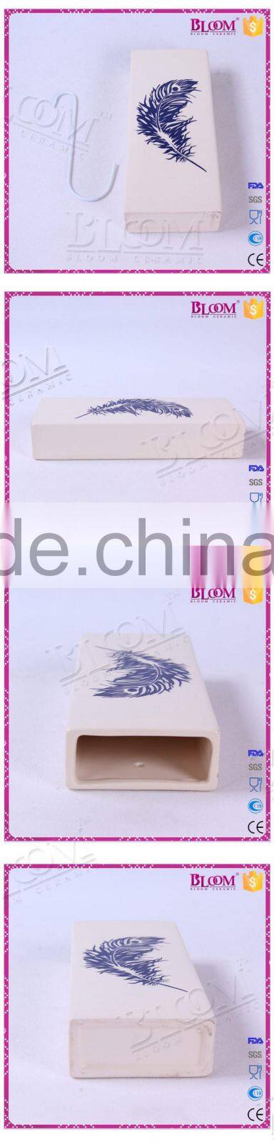 White ceramic hanging decoration for air humidifier