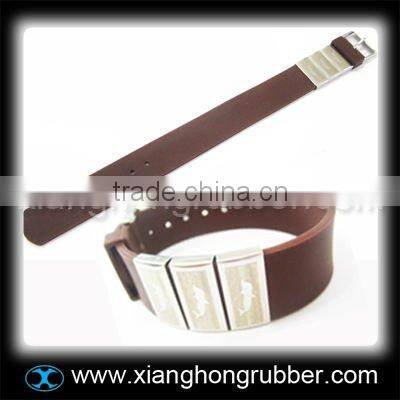 Latest design silicone bracelet with stainless steel accessoire