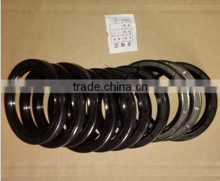 Agriculture tractor engine oil seal for crankshaft with groove