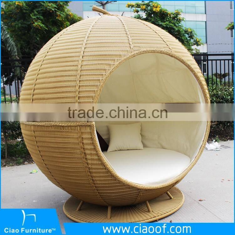 Luxury Hotel Leisure Apple Shape Synthetic Rattan Sunbed / Outdoor Sunbed