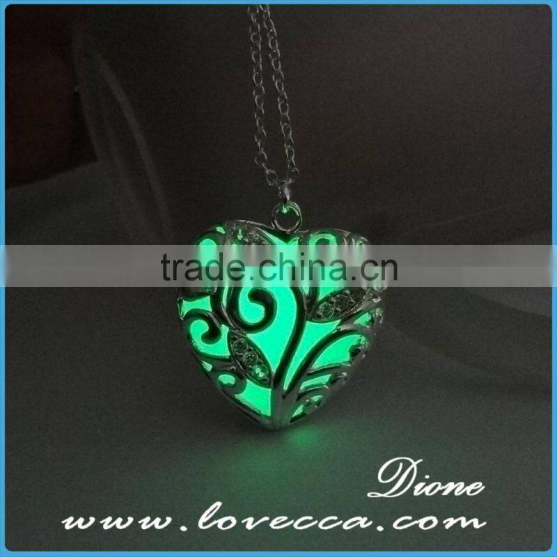 Fashionable luminous necklace glow In dark hollow heart Pendant necklace