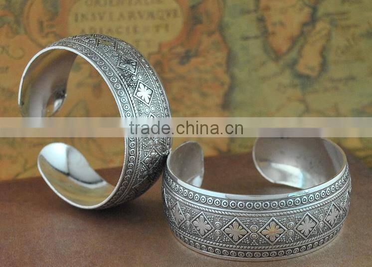 2016 antique silver cuff bangle new custom design cuff bangle wholesale cheap zinc alloy bangle