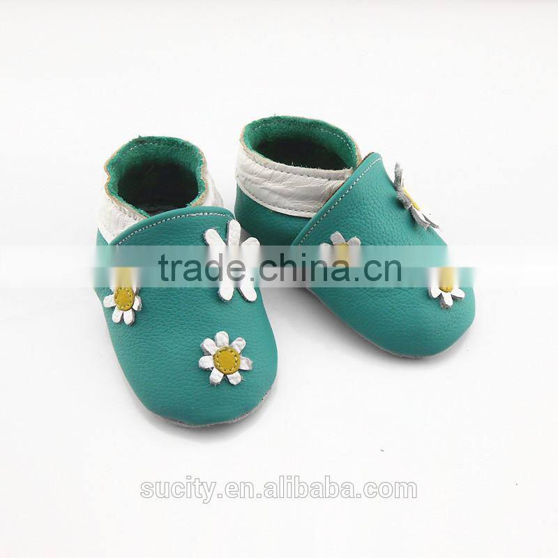 china baby leather shoe with tiger embroidered