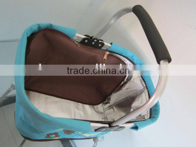 Insulated collapsible picnic basket