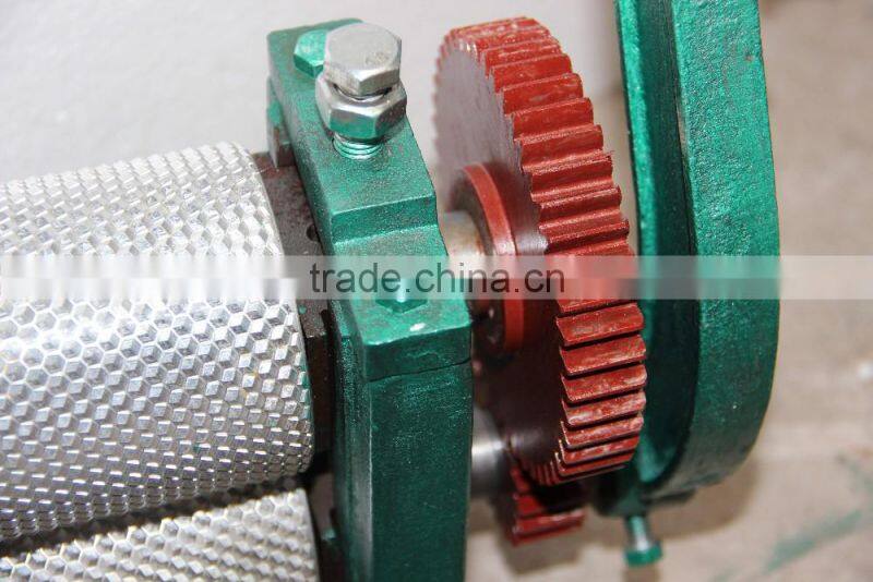 2016 hot sale electric /manual beewaxs foundation machine for beewax foundation sheet