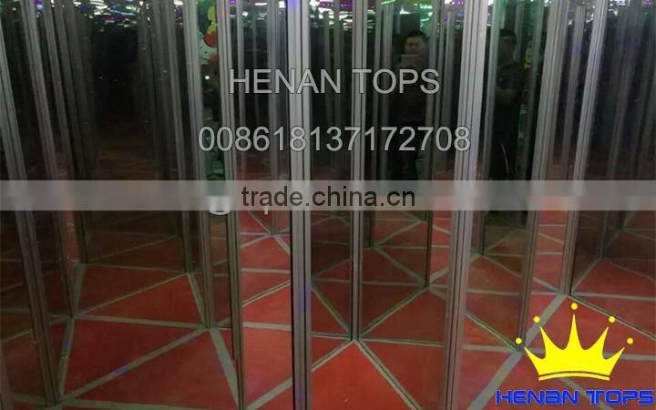 Children Play Attraction In China Theme Park Mirror Maze