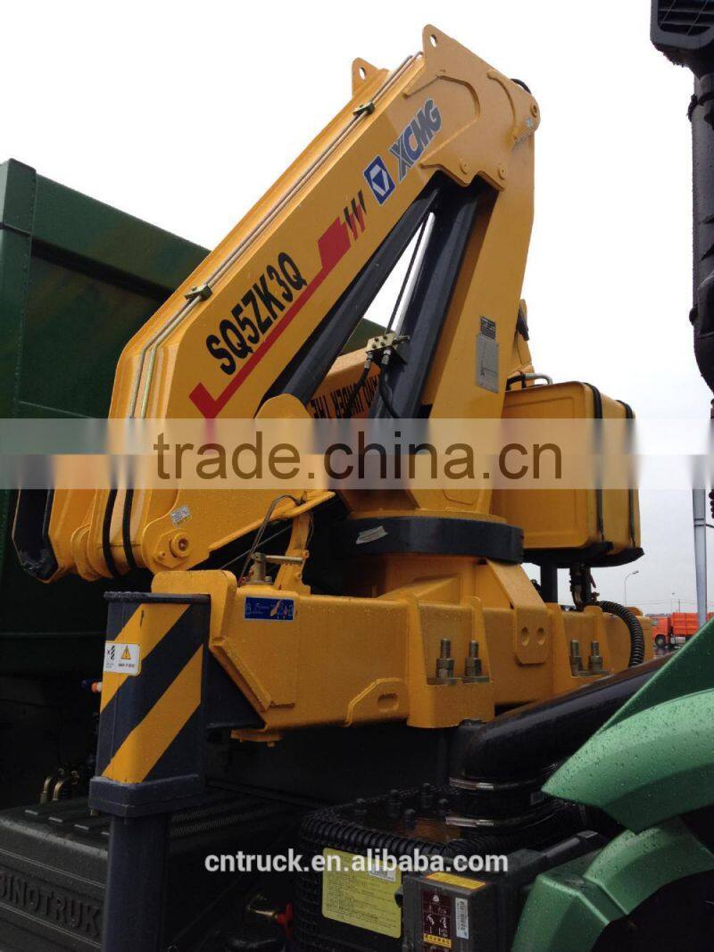 Mounted crane loading 30T Sinotruk Cargo truck with mounted crane