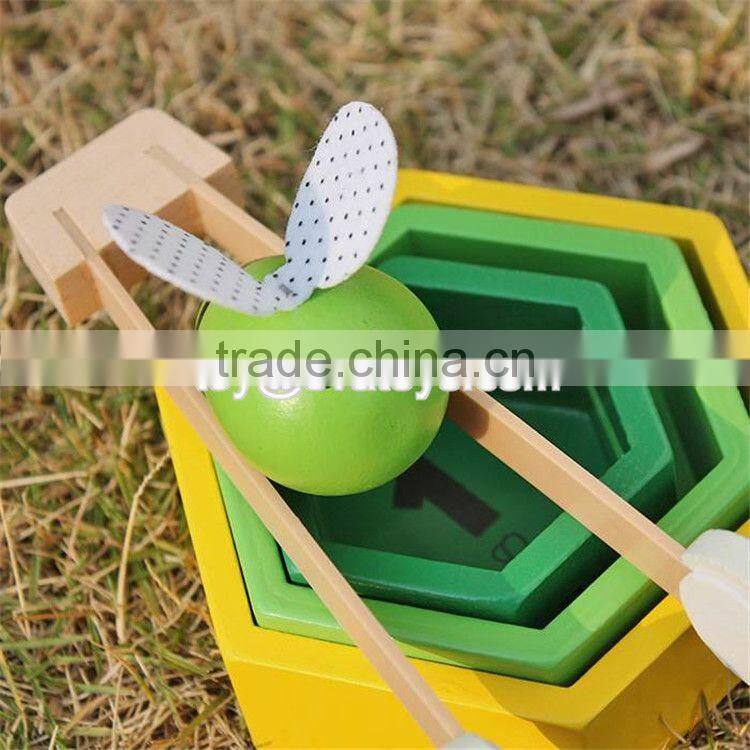 New design kids funny wooden bee toys custom children wooden cartoon bee toys W01B039