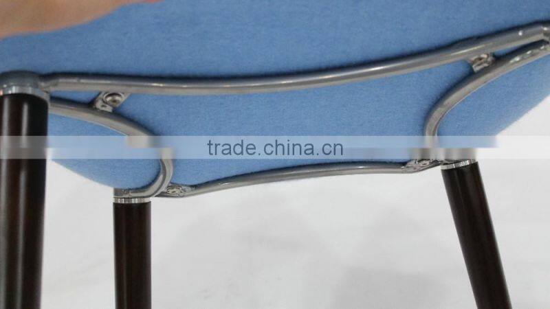 replica fiberlgass material wooden legs fabric blue color Organic Chair by Eero Saarinen