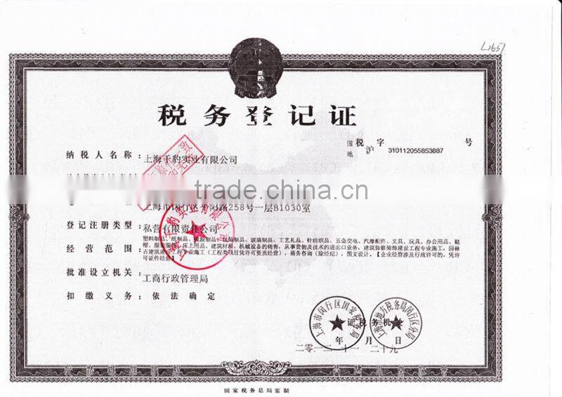 Gift bags with die-cut handle