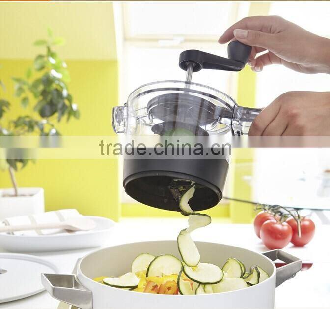 Easy-to-handle vegetable slicer and chopper