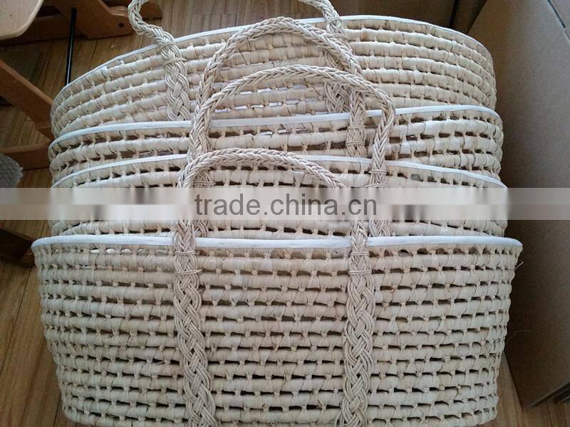 Corn husk moses basket/Maize basket