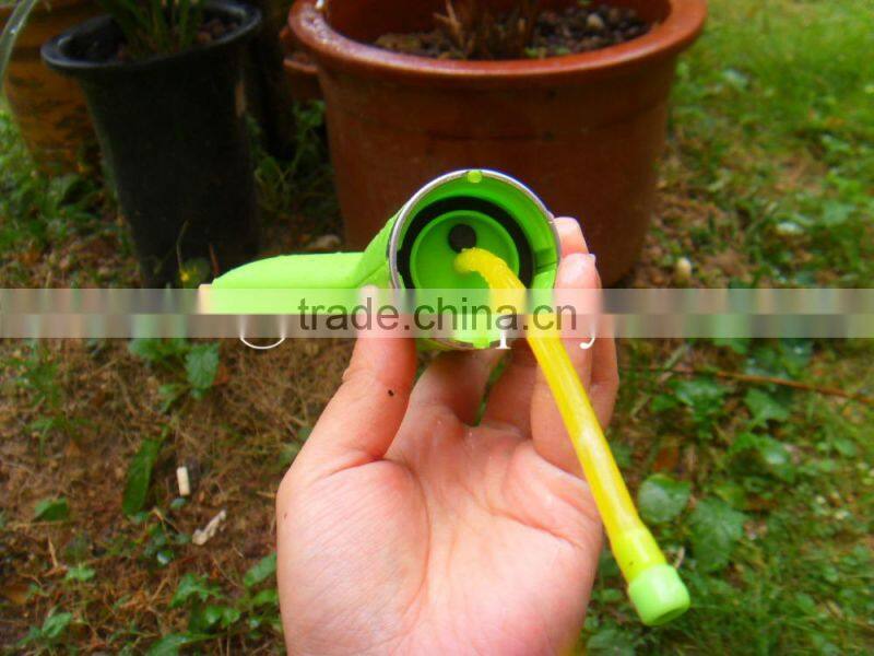 Automatic misting battery powered hand sprayer