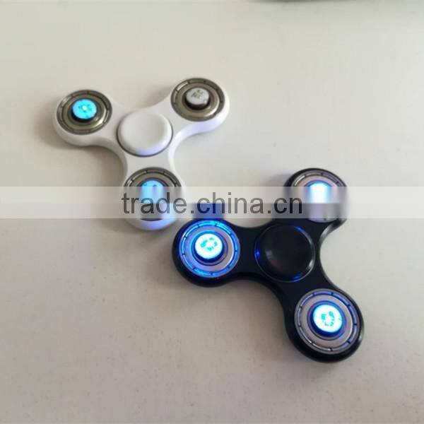 699 new type tri led hybrid ceramic bearing spinner led glow light hand fidget spinners spinner toy