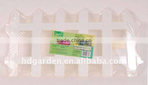 Garden plastic heart-shaped fence