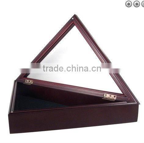 Flip the small wooden chess box