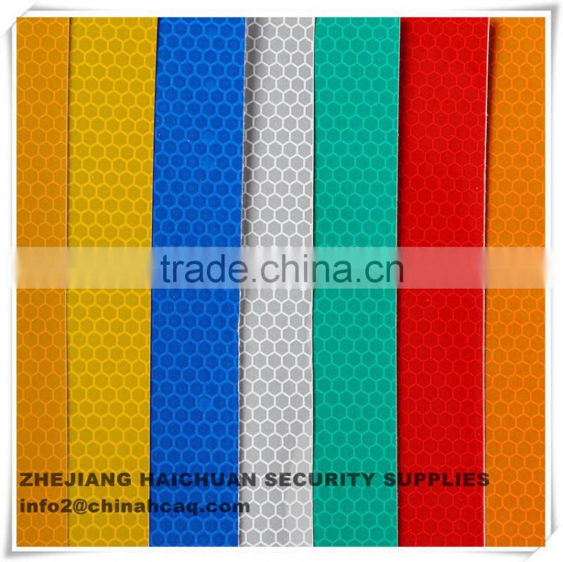 Reflective warning sign for road way safety