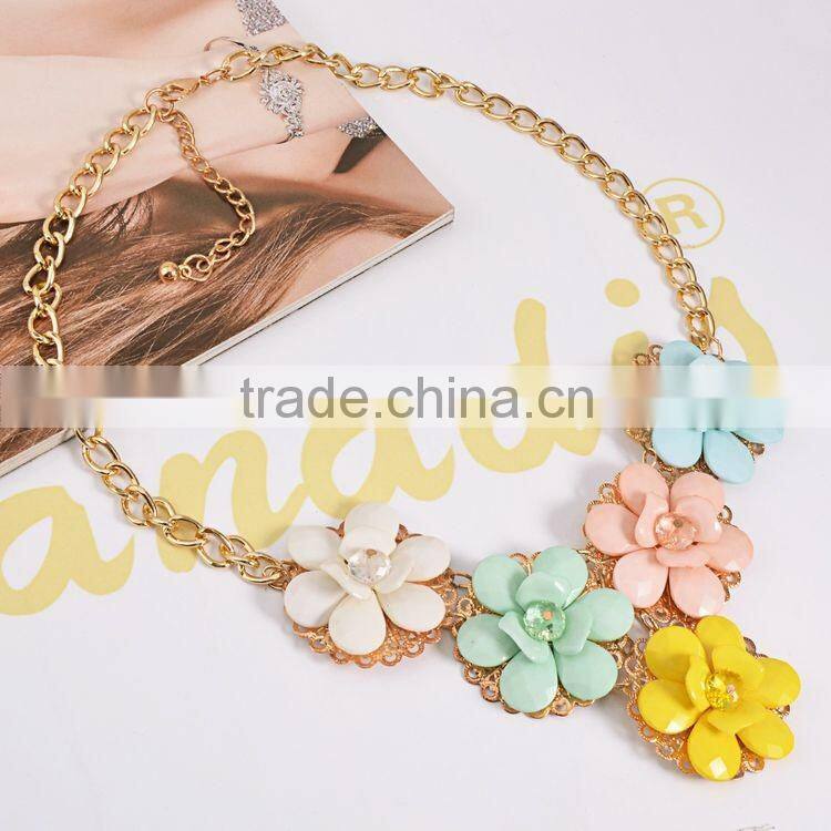Bohemian Style Women's Resin Flower Choker Bib Statement Necklace Collar Chain Pendant