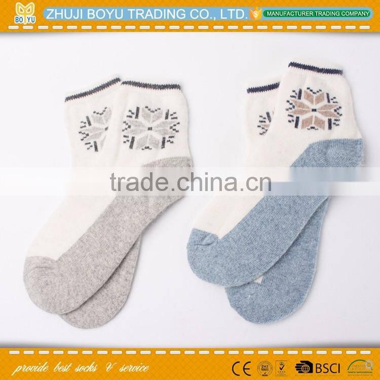 wholesale woman 2 pack socks; ladies strip socks; very cheap socks